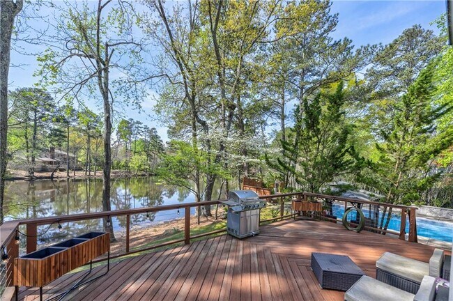 Building Photo - 3360 Turtle Lake Dr SE