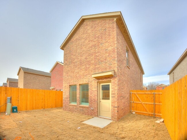 Building Photo - Brand New Home + 3 Bedrooms + All Appliances + Norman Schools