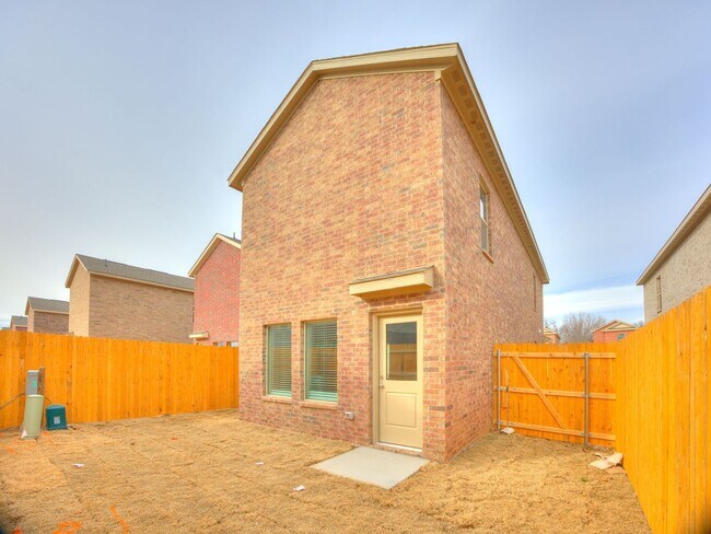 Building Photo - Brand New Home + Norman Schools + 3 bedrooms + All Applicances