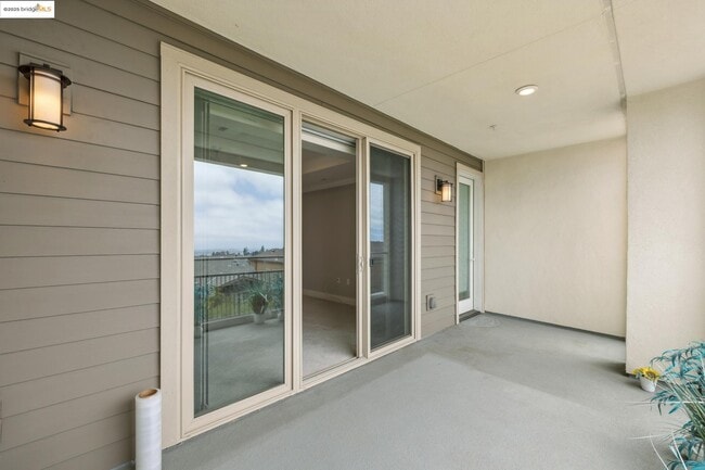 Building Photo - 6733 Skyview Dr