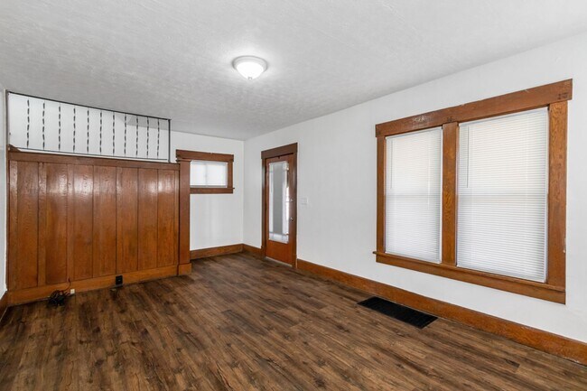 Building Photo - 1017 Mosley Ct SW