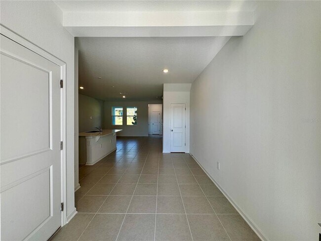 Building Photo - 2819 Maloof Dr