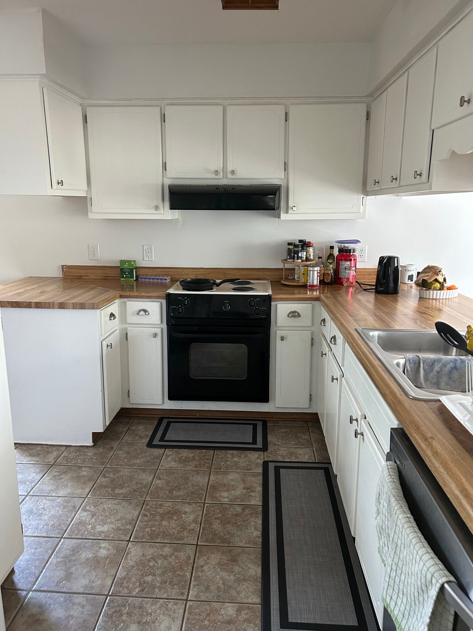 Kitchen - 406 Lacosta Ave