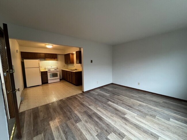 Building Photo - 909 Genrich St