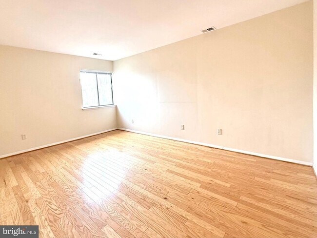 Building Photo - 532 Riviera Dr