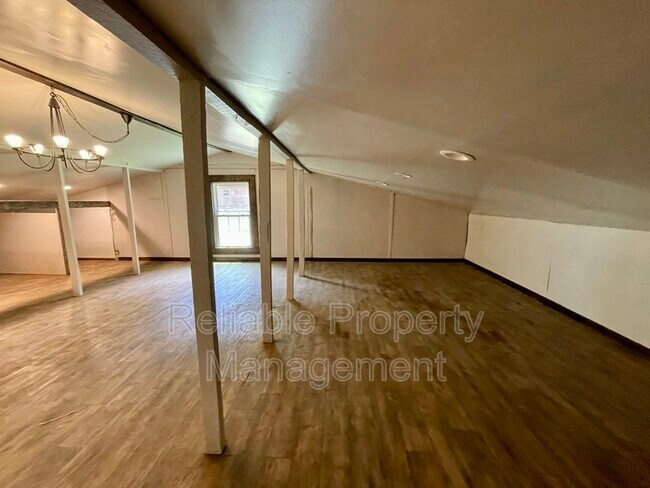 Building Photo - 10611 Hampton Rd