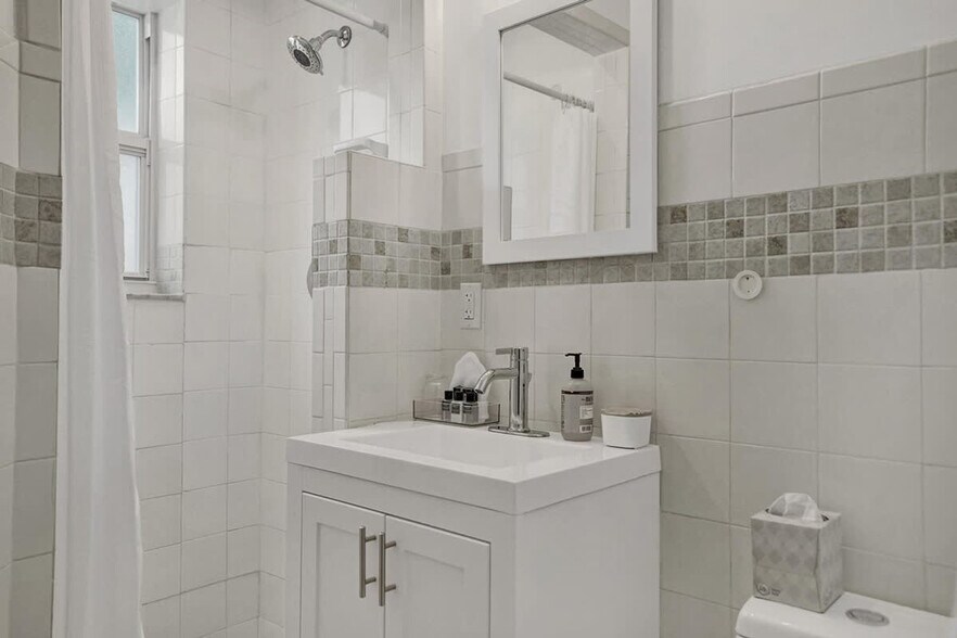 Building Photo - 851 N Surf Rd