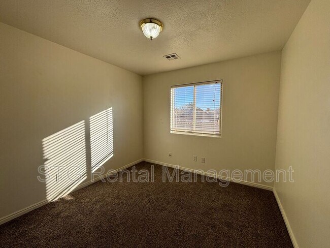 Building Photo - 773 S 220 E Cir