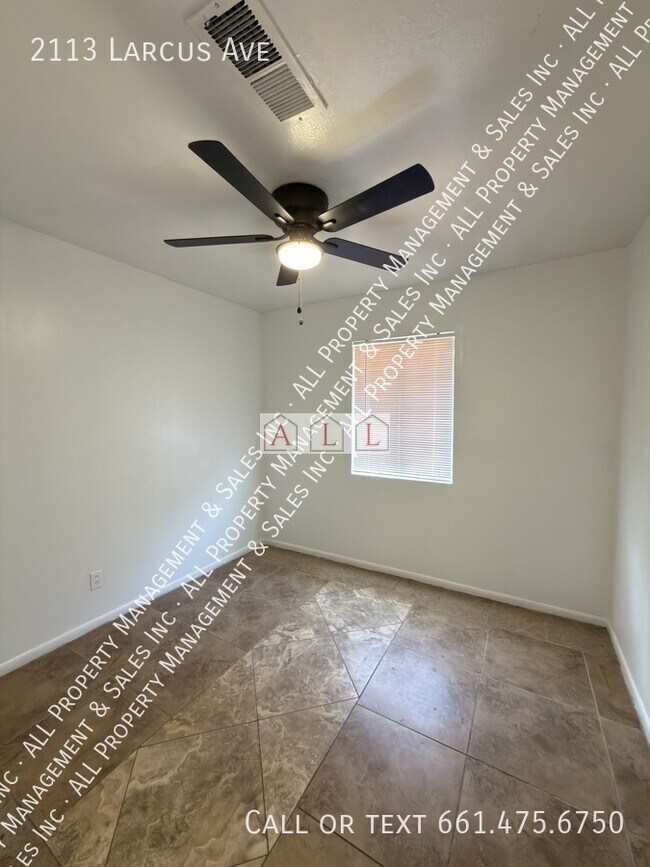 Building Photo - 2113 Larcus Ave