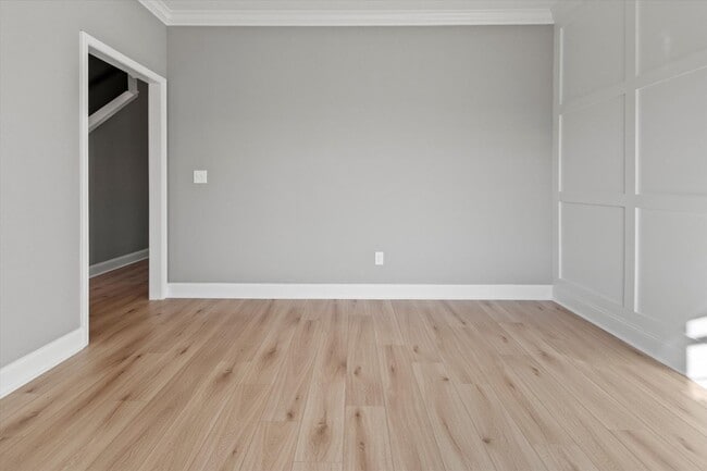 Building Photo - MOVE IN Special....1st Month's Rent Free!!!