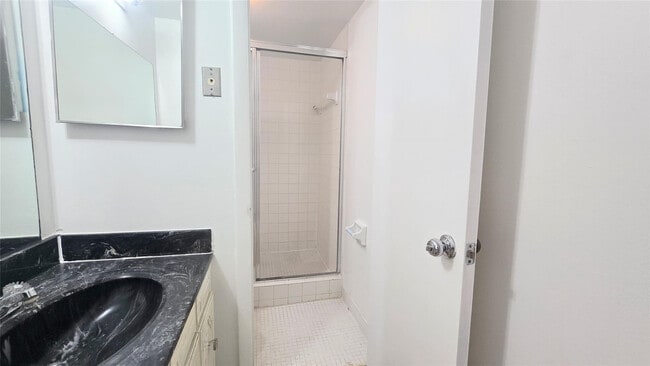 Building Photo - 8401 W Sample Rd