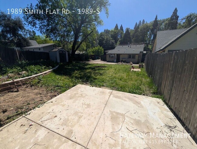 Building Photo - 1989 Smith Flat Rd