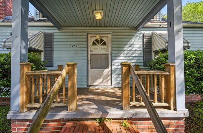 Building Photo - 2 bed 1 bath with fenced in yard in Norfolk
