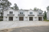 Building Photo - 1596 Maine St