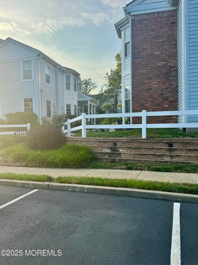 Building Photo - 148 Tulip Ln