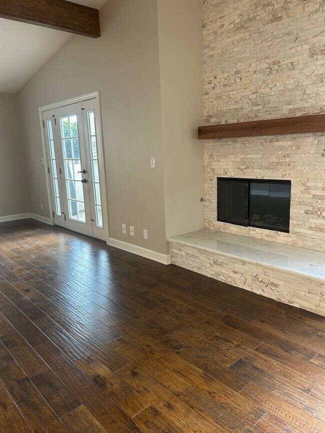 Building Photo - Summer Move in Special $500 off First mont...
