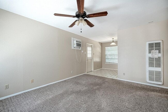 Building Photo - 4906 Gladeview Dr