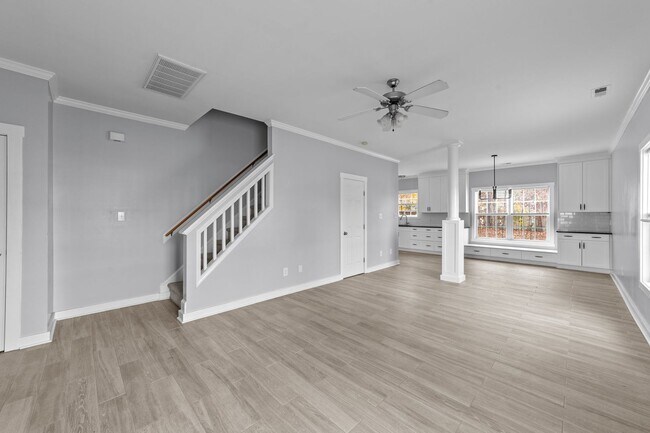Building Photo - Gorgeous 3 Bedroom Home, with Updated Kitchen, LVP Floors, Fenced Yard, Premium Finishes, Pet Fri...