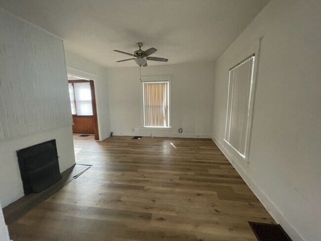 Building Photo - 536 S 11th St