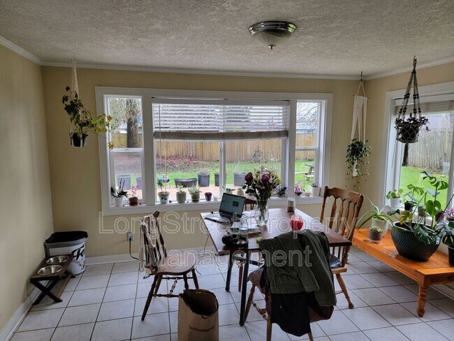 Building Photo - 943 NW 11th St