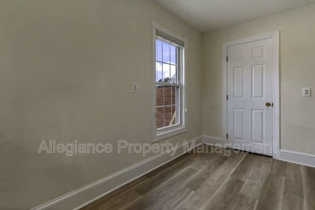 Building Photo - 1506 B Mt Vernon Ave