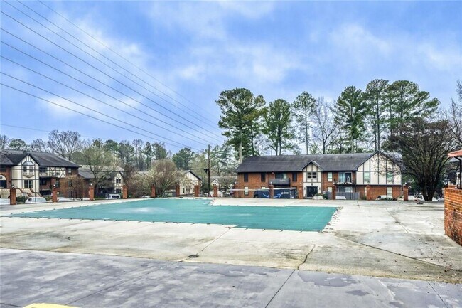 Building Photo - 6851 Roswell Rd