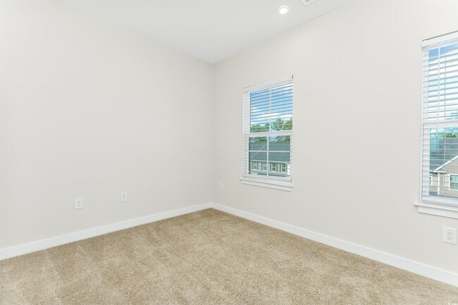 Building Photo - 303 Golan Cir