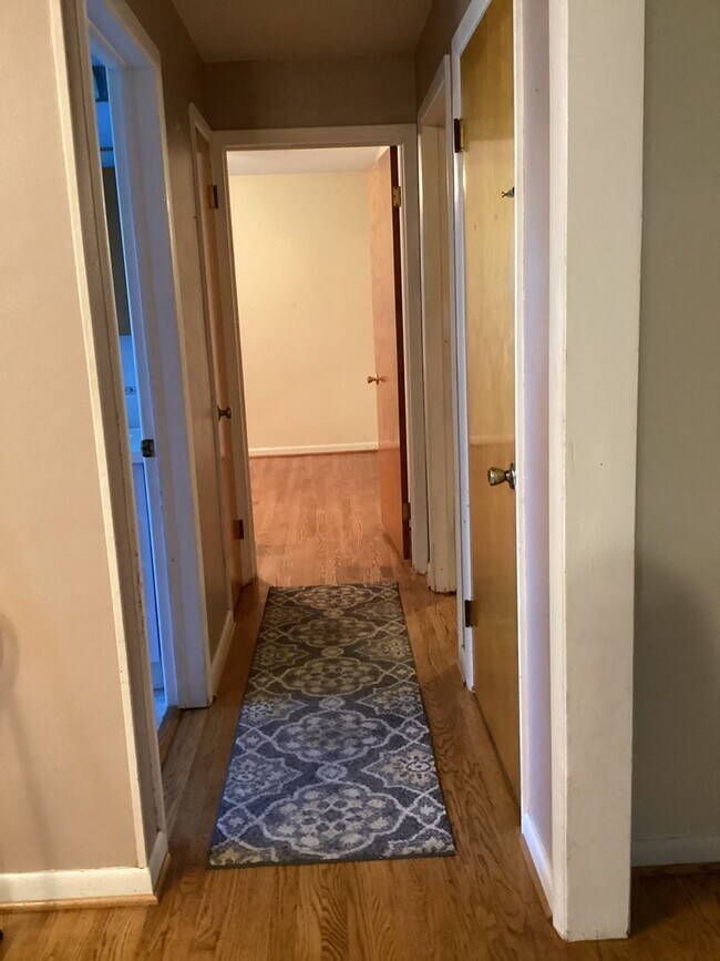 Building Photo - Roomy Updated Home in Established Neighbor...