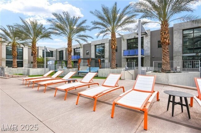 Building Photo - 353 E Bonneville Ave