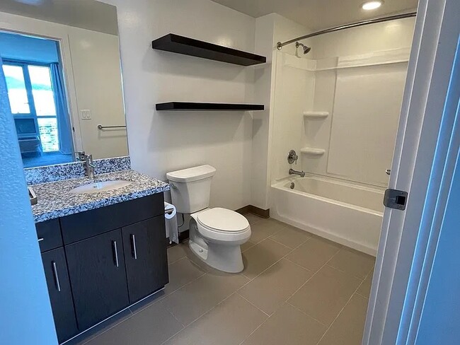 Building Photo - 988 Halekauwila St