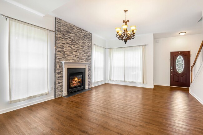 Building Photo - 4208 Longfellow Dr