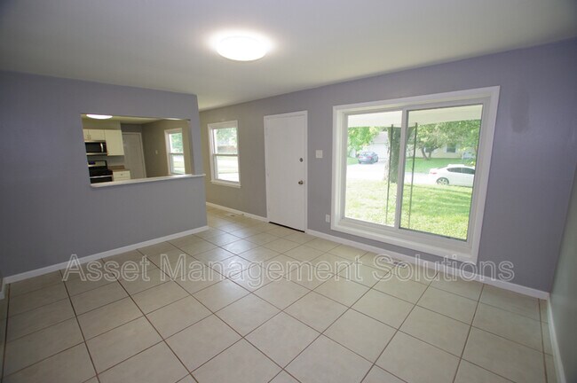 Building Photo - 5 Calumet Dr