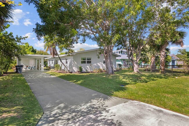 Building Photo - 1706 Plover Ave