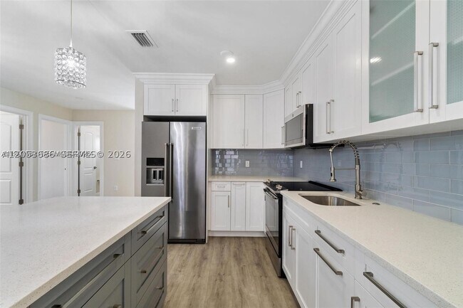 Building Photo - 330 W 74th Pl