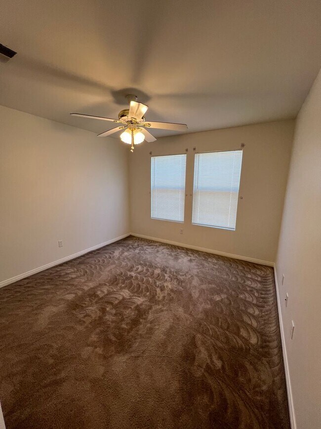Building Photo - Cute North Bakersfield home!