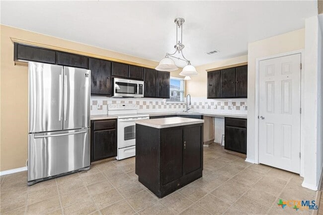 Building Photo - 1112 Katelyn Cir