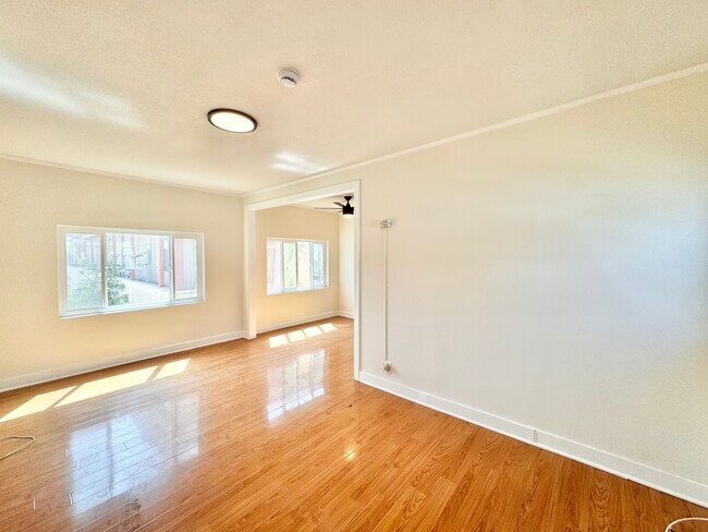 Building Photo - 1417 N Hobart Blvd