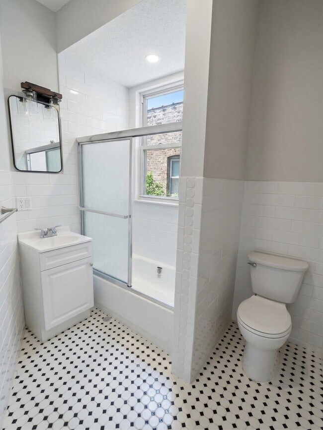 Building Photo - 27 48th St