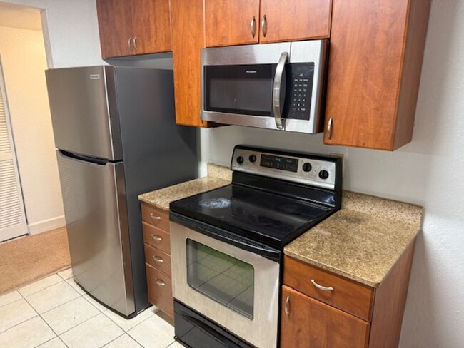 Building Photo - Lexington Place - 1126