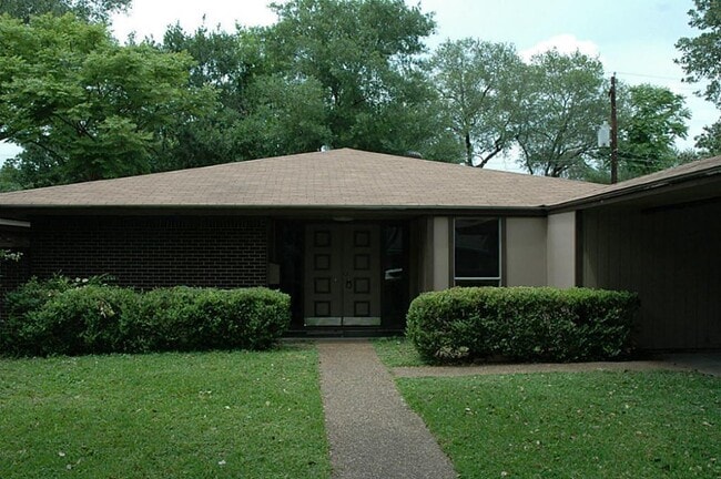 Primary Photo - 7514 Romney Rd