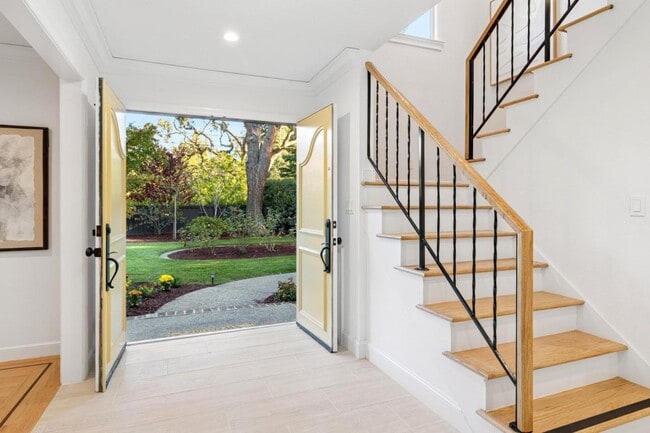 Building Photo - 243 Selby Ln