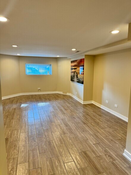 Building Photo - 5630 N Rockwell St