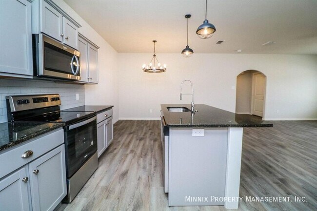 Building Photo - 2525 137th St