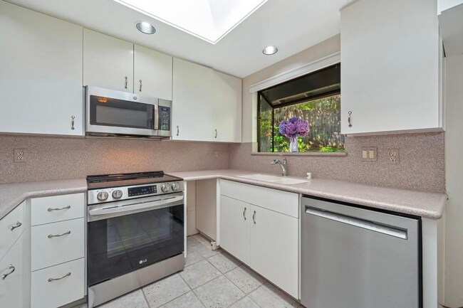 Building Photo - Beautiful 3-Bedroom Home in North Auburn's Sierra Foothills