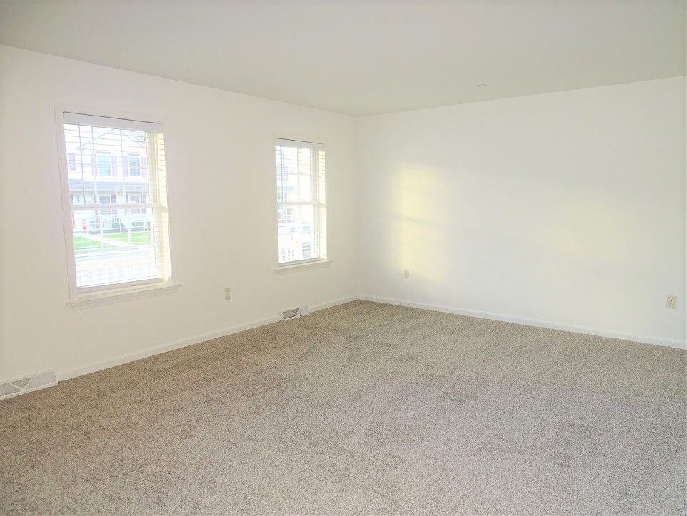 Building Photo - 243 Limestone Dr