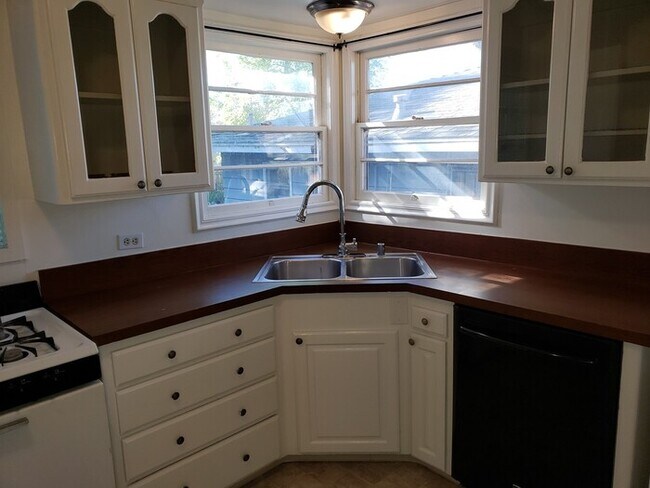 Building Photo - Charming Lemon Grove home!