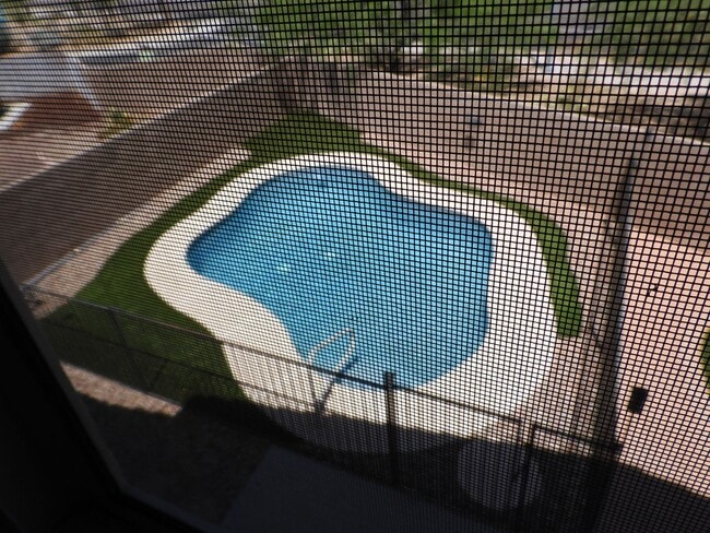 Building Photo - 5 bedroom 3 bath