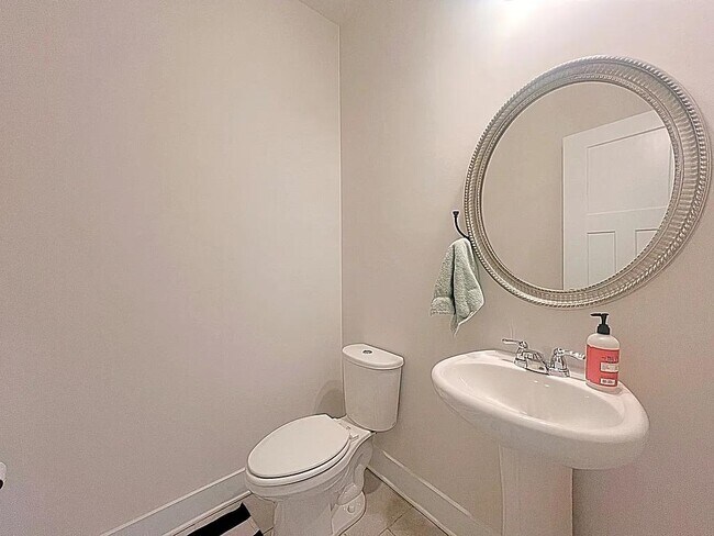 Building Photo - 213 Bank Swallow Wy