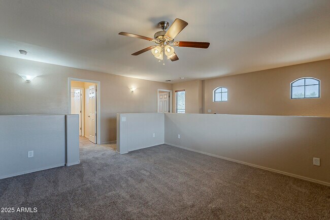 Building Photo - 519 E Rainbow Dr
