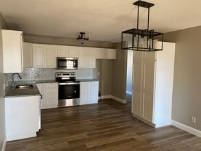 Building Photo - Remodeled 3 bedroom 2 full bathroom 2 car garage patio home